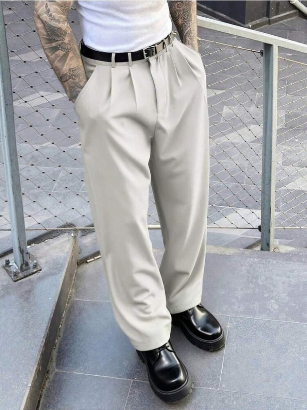 LEE CUSTOM FIT men's beige pleated relaxed fit straight Chinos size 38x30